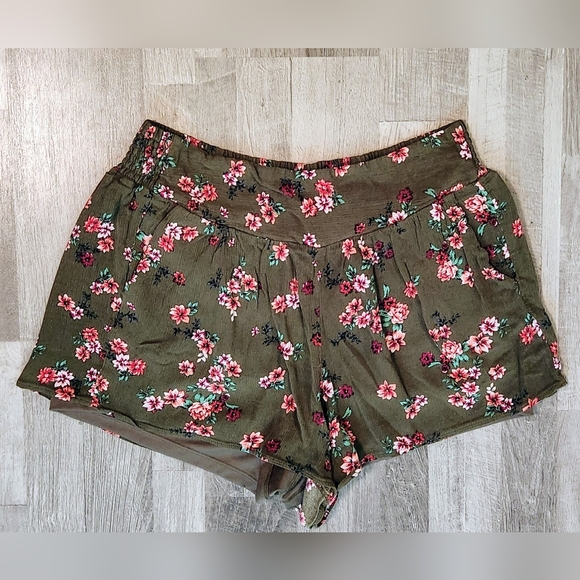 Torrid Floral Flowy‎ Gauze Smocked Shorts - Olive Green - Picture 8 of 8